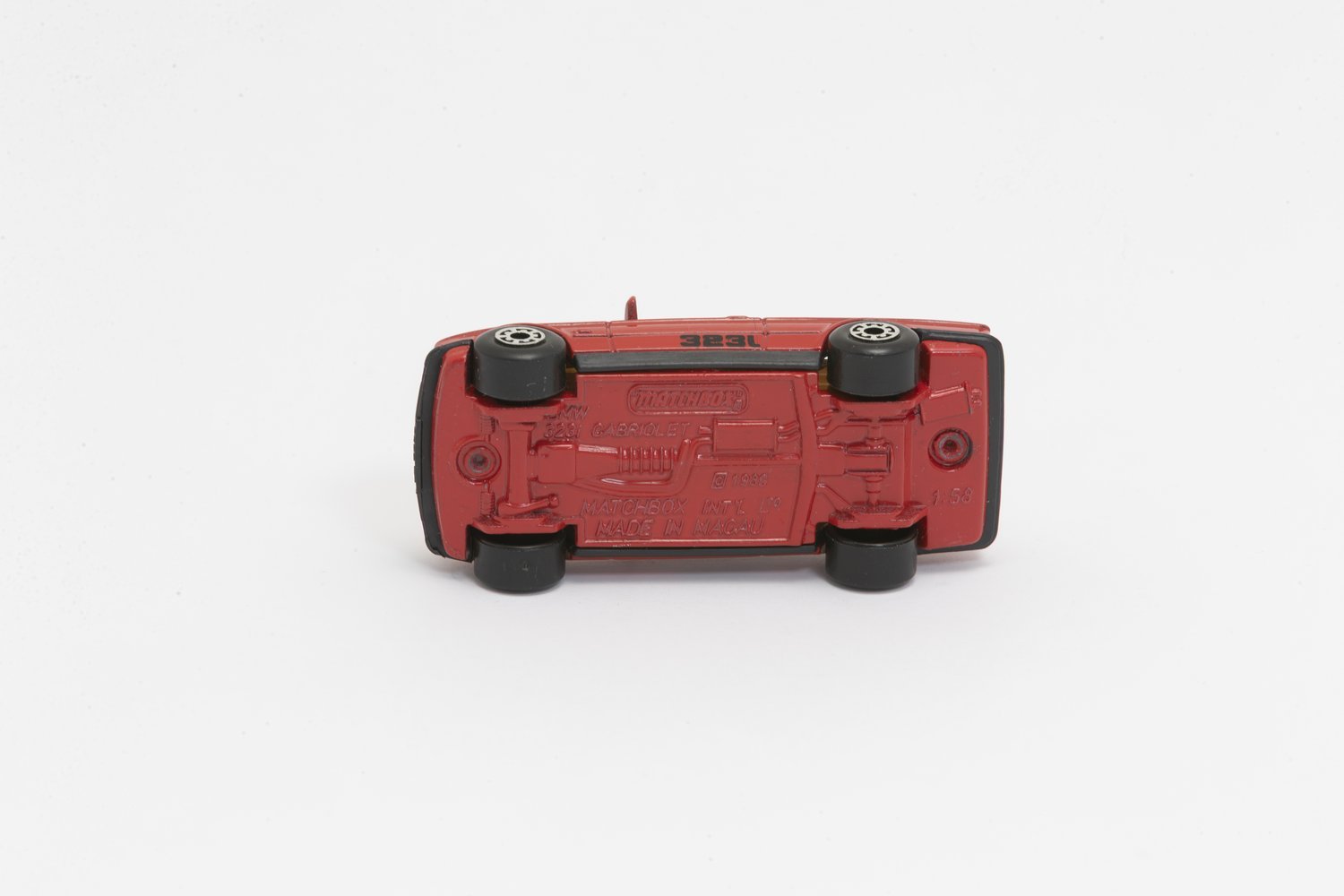 BMW 323i Cabriolet - baseplate