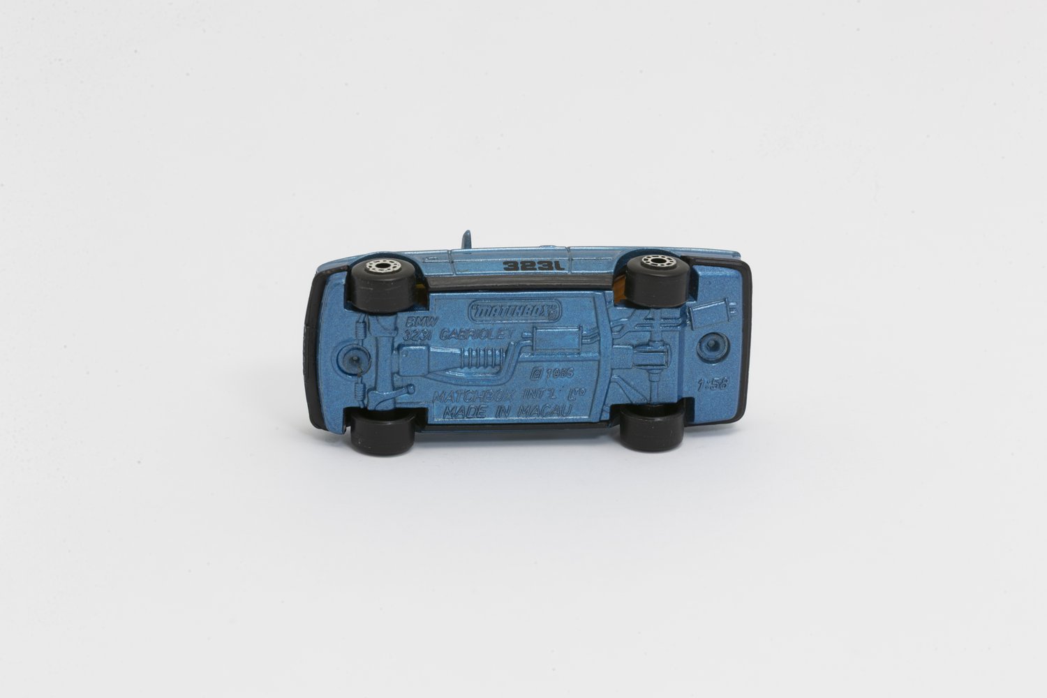 BMW 323i Cabriolet - baseplate