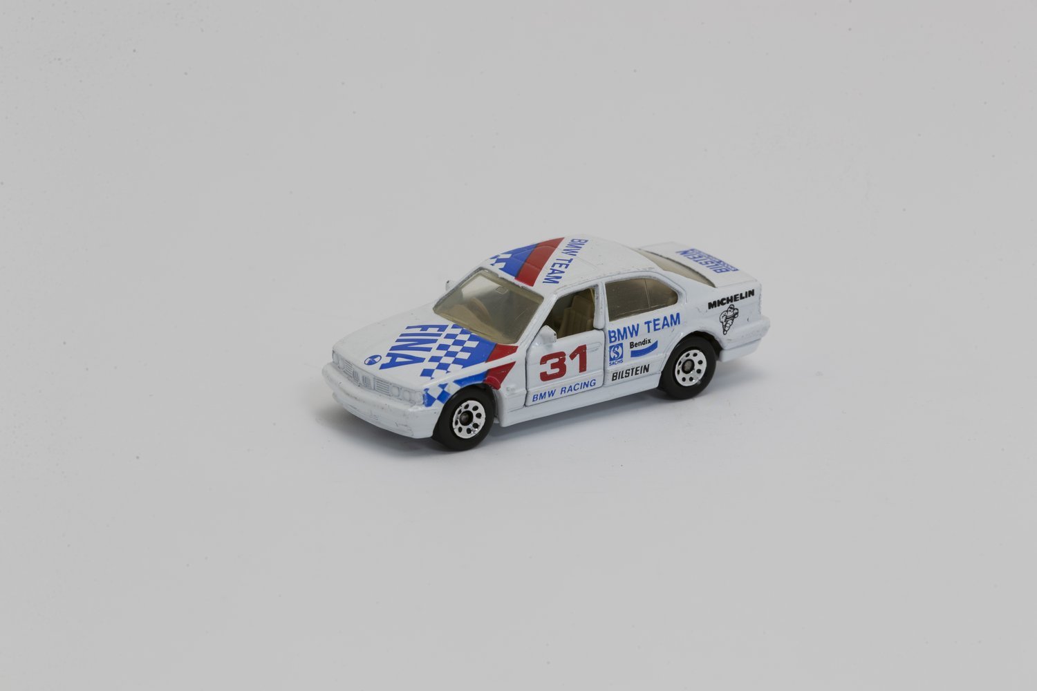 BMW 5-Series - angle1