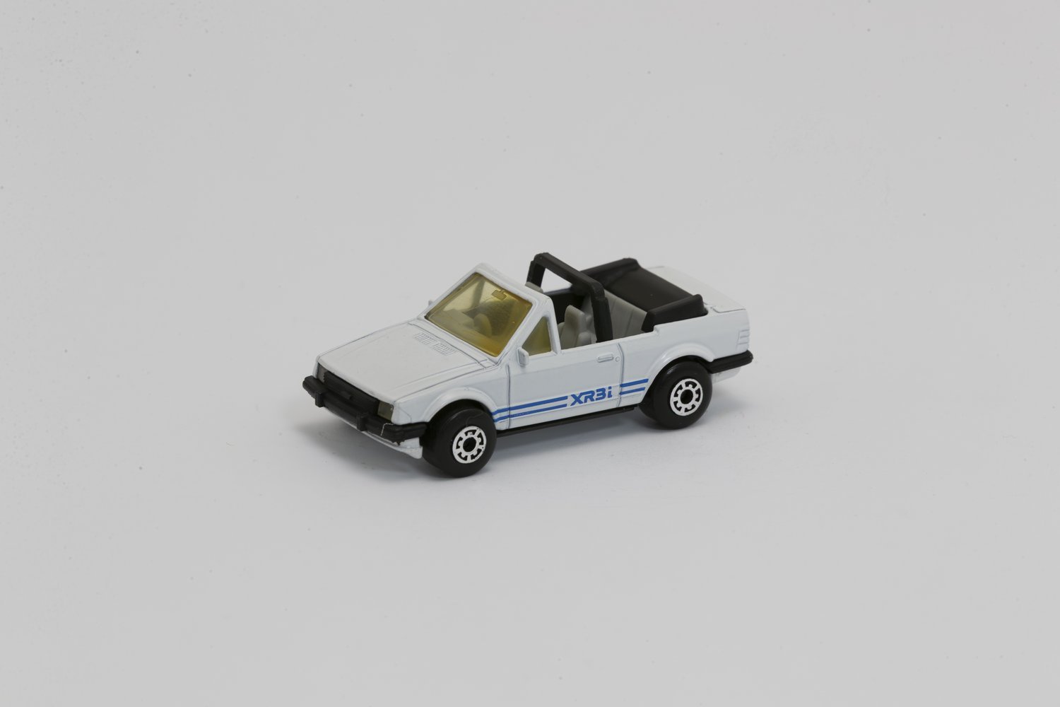 FORD ESCORT CABRIOLET - angle1