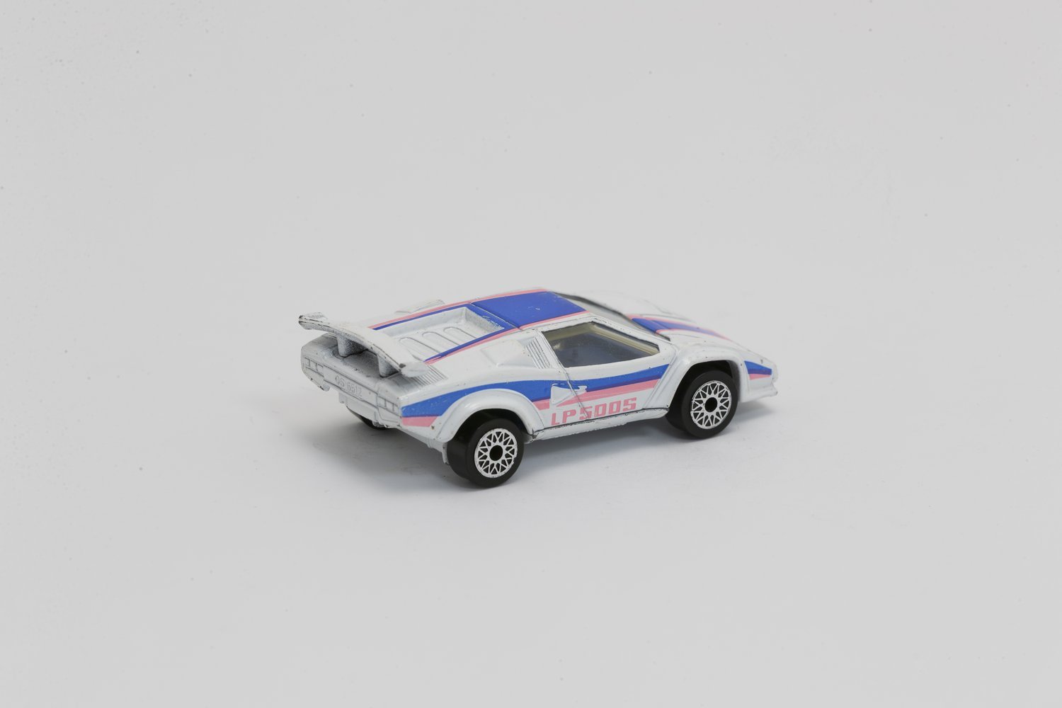 Lamborghini Countach LP500S - angle2